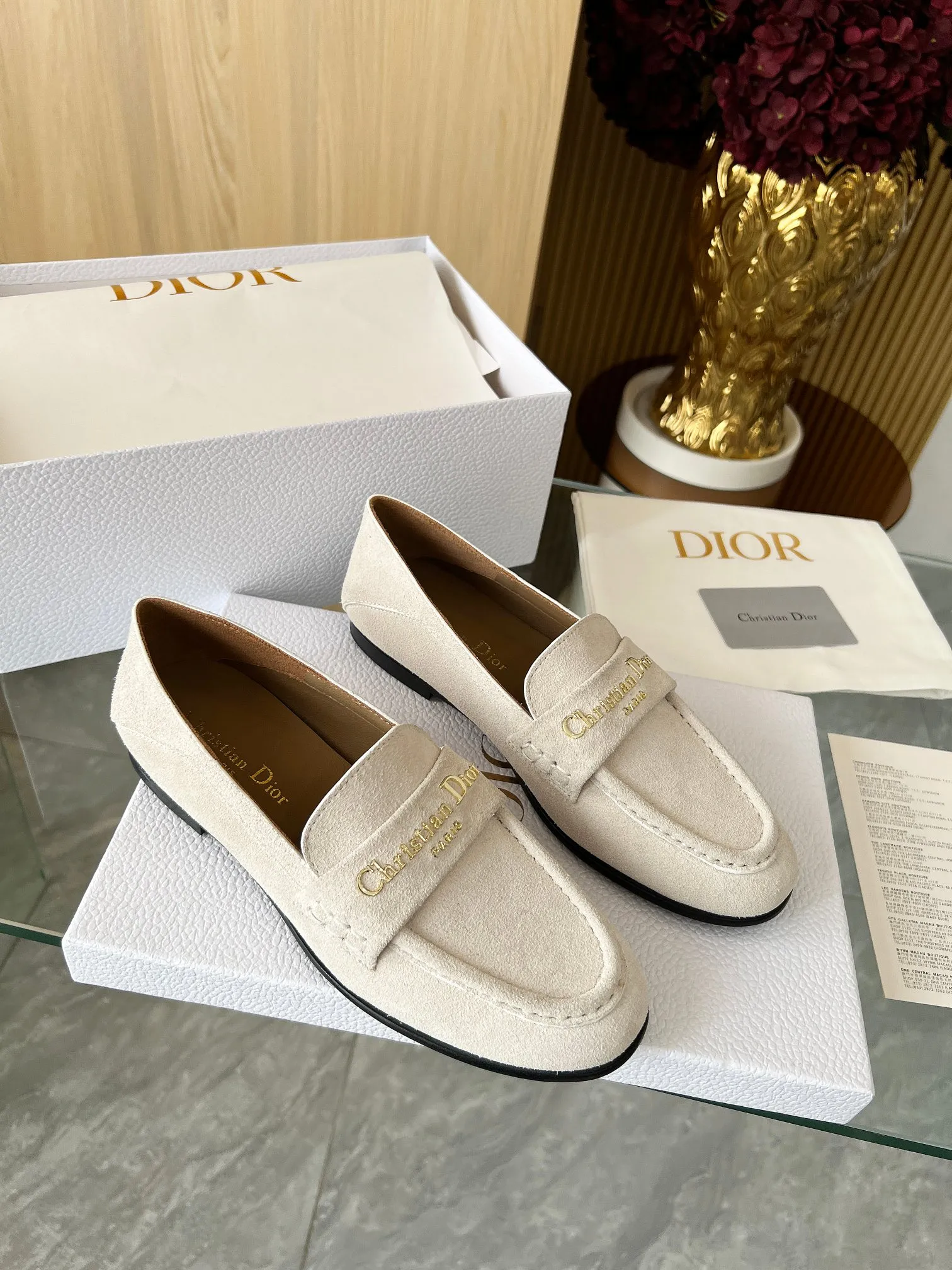 💕💕Factory direct selling price p560💕💕 Dior's new spring and summer ultra-light series loafers are brand new. The layout strives to create fashionable classic items. New products created at the first major show of Paris Fashion Week. The inspiration is cleverly combined by the D chief designer on the perfect shoe shape. Paired with brand buckles, it is even more fashionable! Original version, perfect and exquisite workmanship!  ✔️Upper: original fabric ✔️Inner lining: imported sheepskin lining ✔️Sole: Italian genuine leather outsole ✔️Size: #35-41 (40 41 customized items are not returnable)